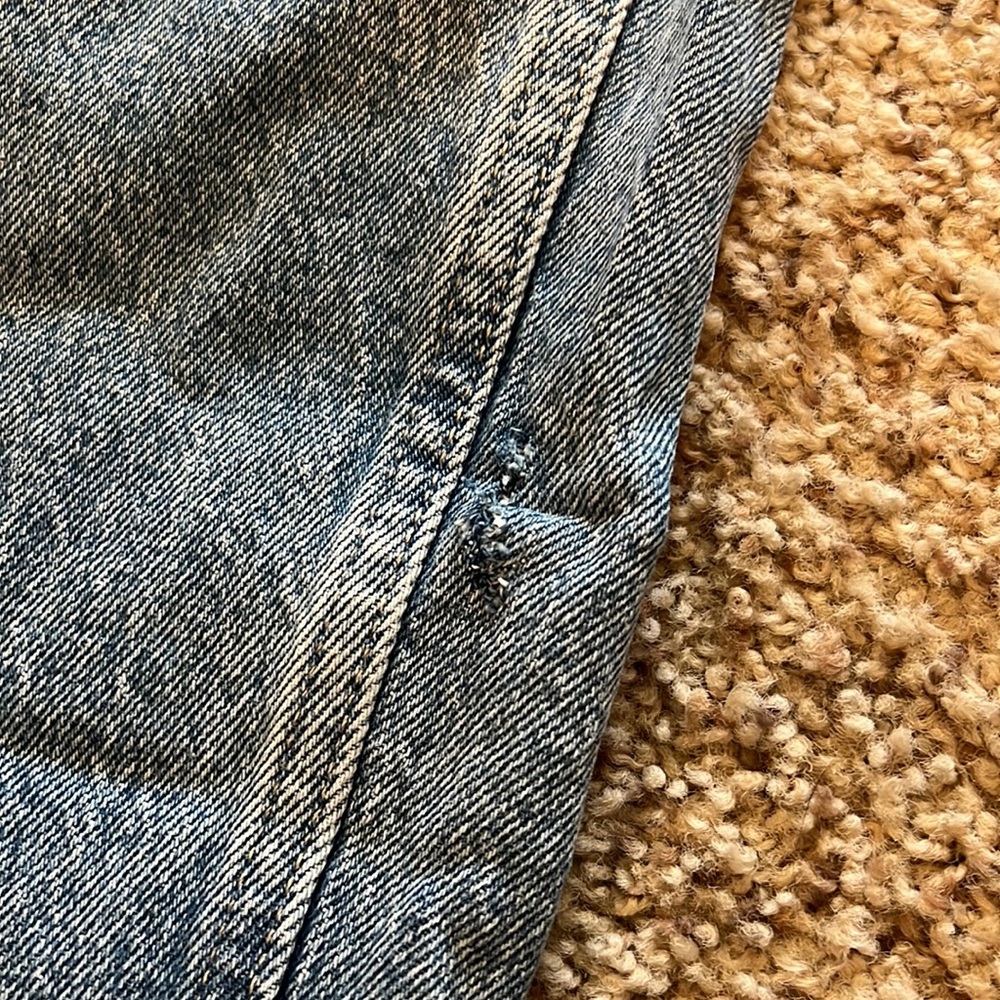 Free Assembly The 90’s Relaxed light wash jeans - Picture 6 of 9
